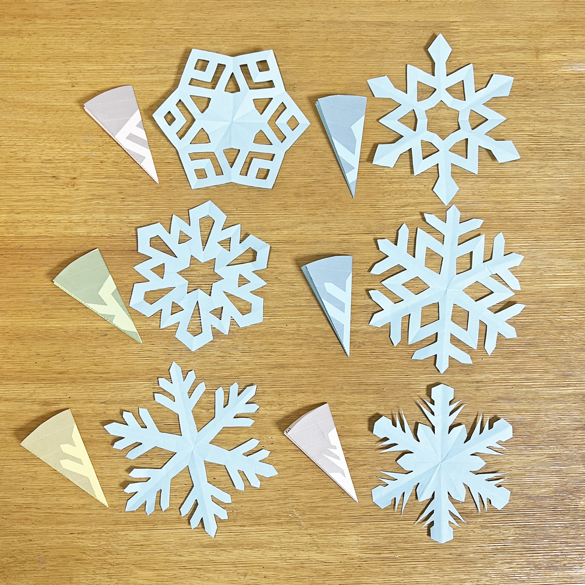 ハサミで作る 雪の結晶切り紙アート | モンテッソーリ教育情報サイト [バンビーノ]