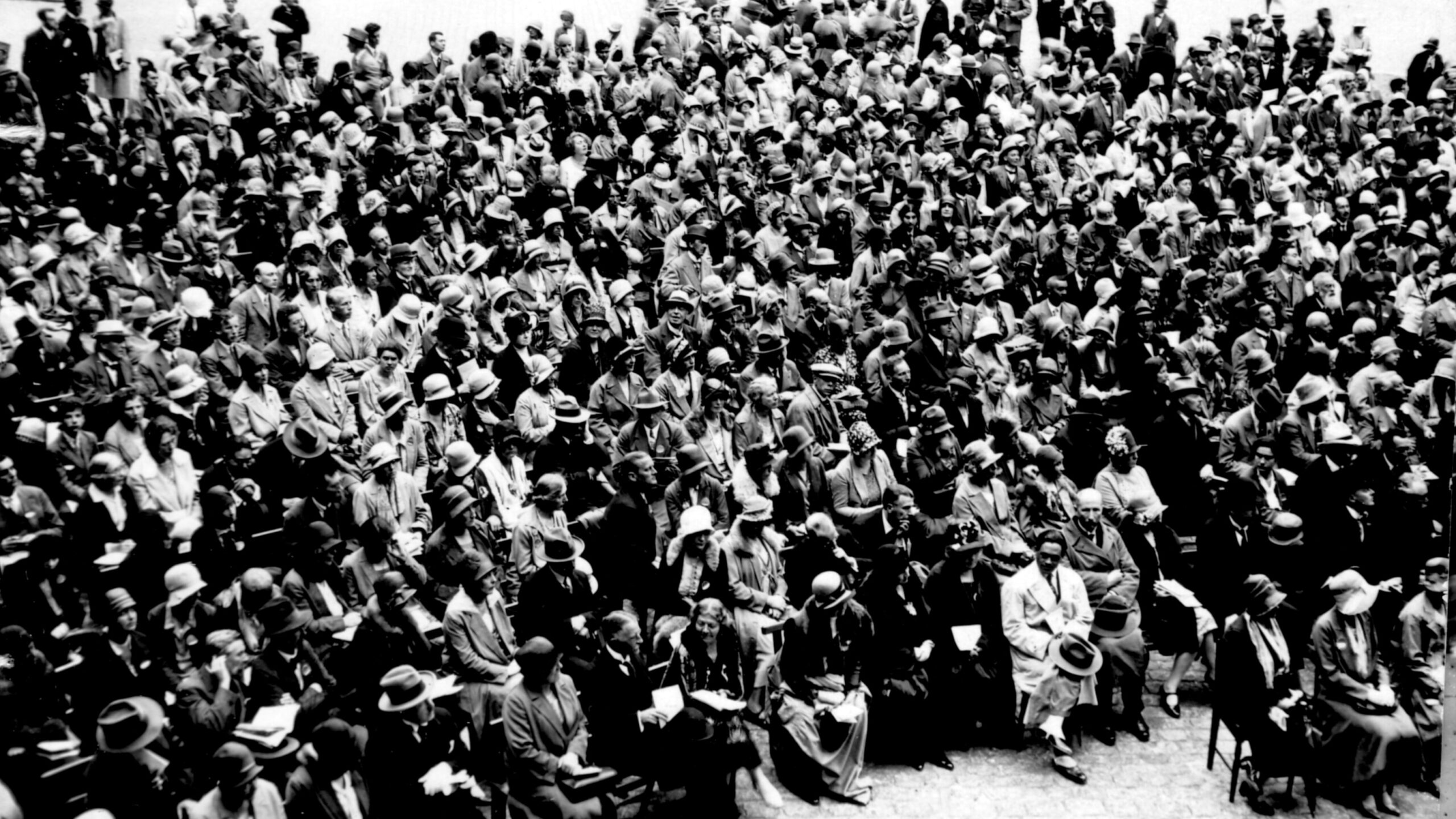 1929年、ヘルシンゲルのクロンボー城で開かれた第1回国際モンテッソーリ大会の参加者たち