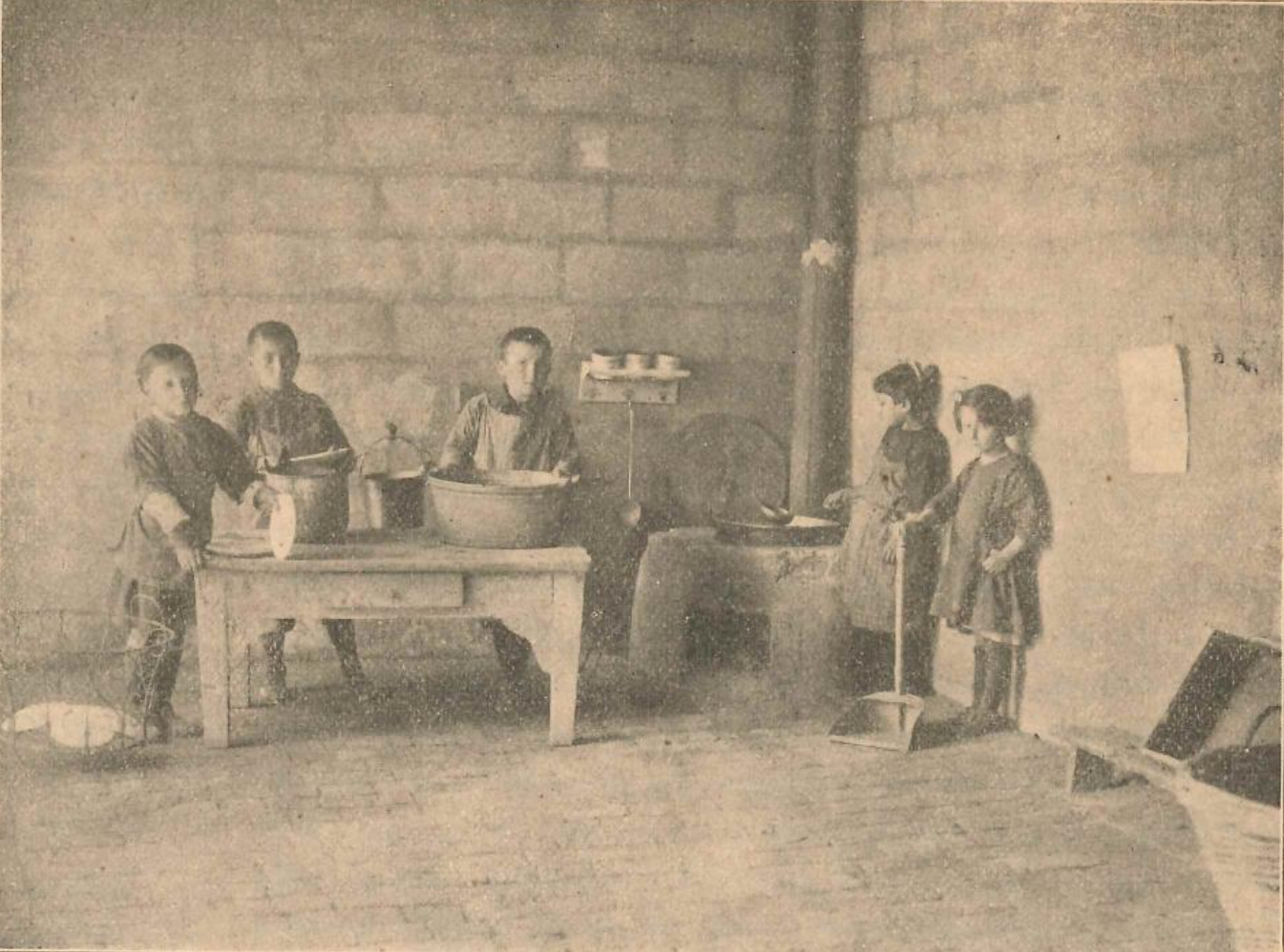 1920年代、Vizzolo Predabissiのモンテッソーリ学校に備えられたキッチン