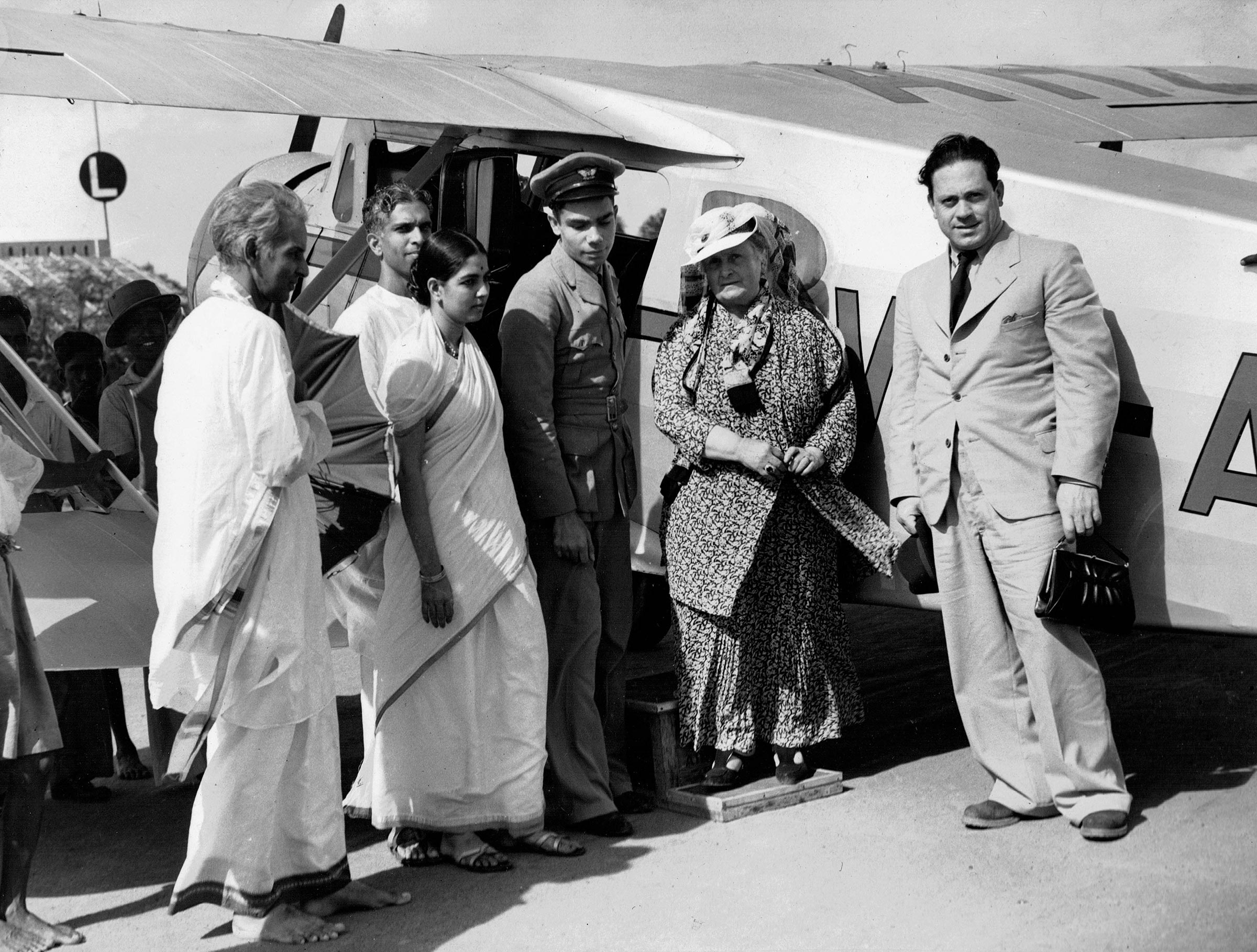 1939年11月4日、インド・アディヤールに到着したマリア・モンテッソーリとマリオ・モンテッソーリ
